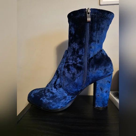 Steve Madden Velvet Ankle Boots - Picture 4 of 5